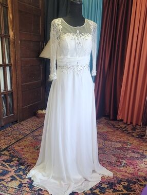 Elegant Off White Long Sleeve Lace Wedding Dress